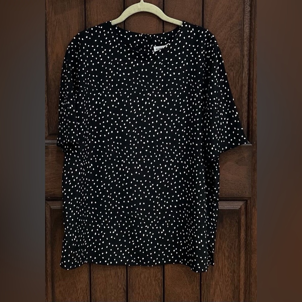 Alfred Dunner Size 18W Lightweight Black White Polka Dot Top